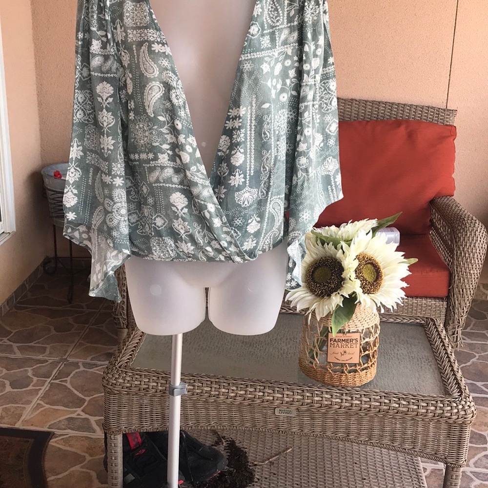 Daytrip Green Wrap Blouse with nell sleeves and open back - Picture 2 of 9